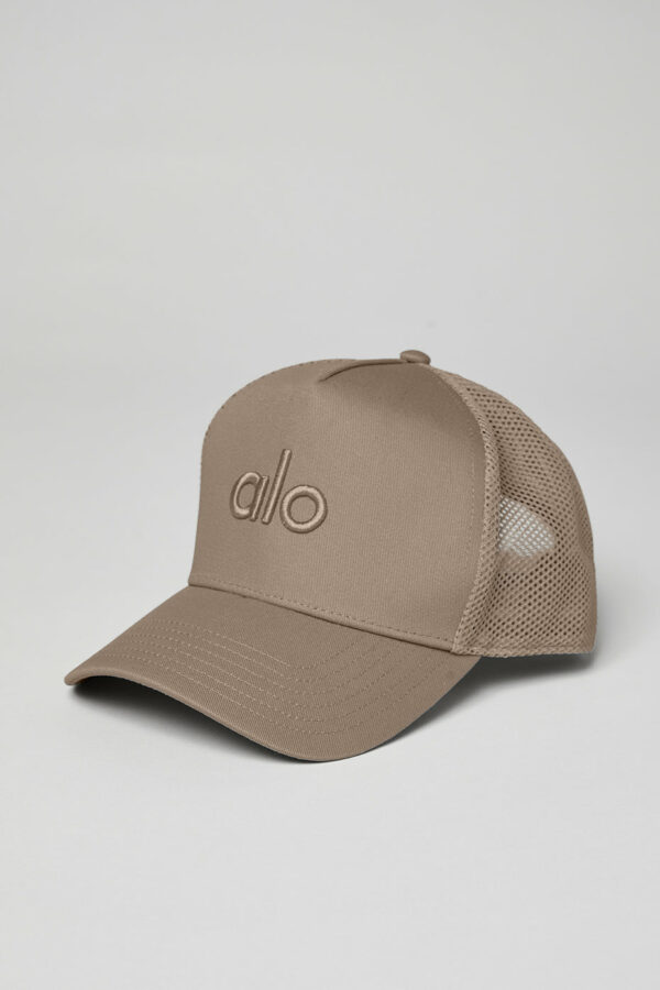 Alo Yoga | District Trucker Hat in Gravel Beige