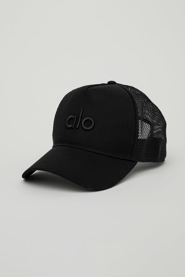 Alo Yoga | District Trucker Hat in Black