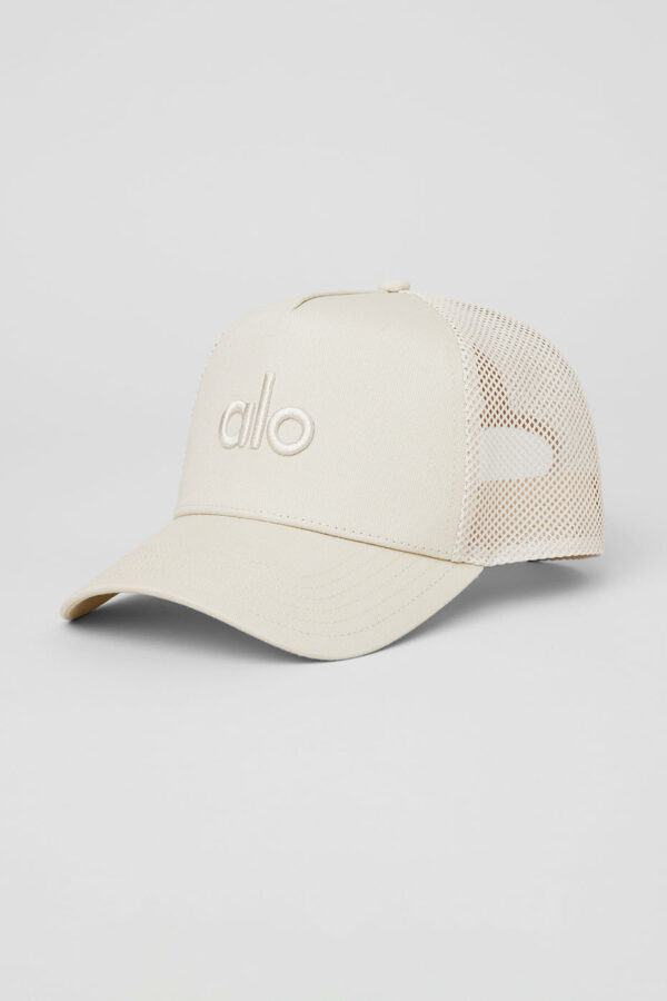 Alo Yoga | District Trucker Hat in Bone Beige