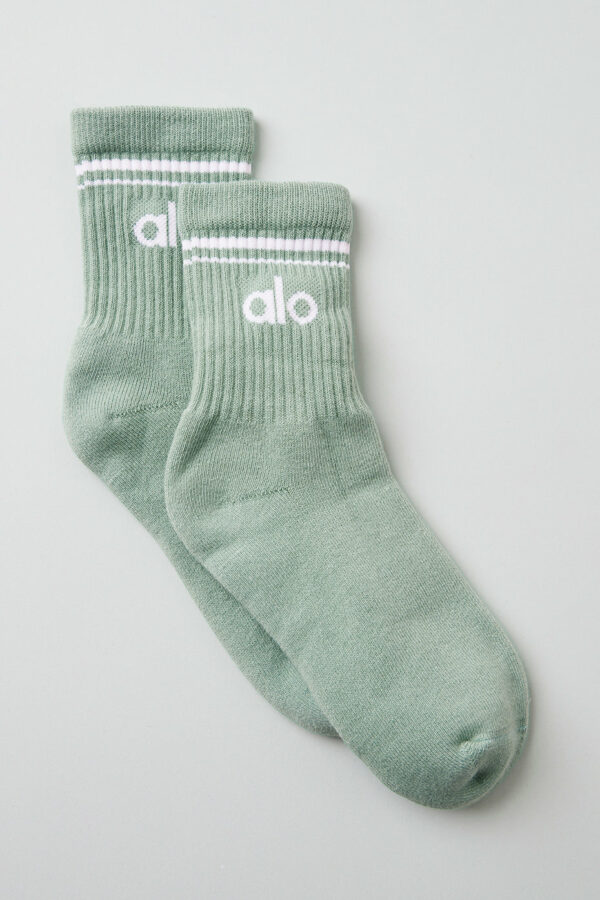 Alo Yoga | Half-Crew Throwback Socks in Icy Sage/White Green