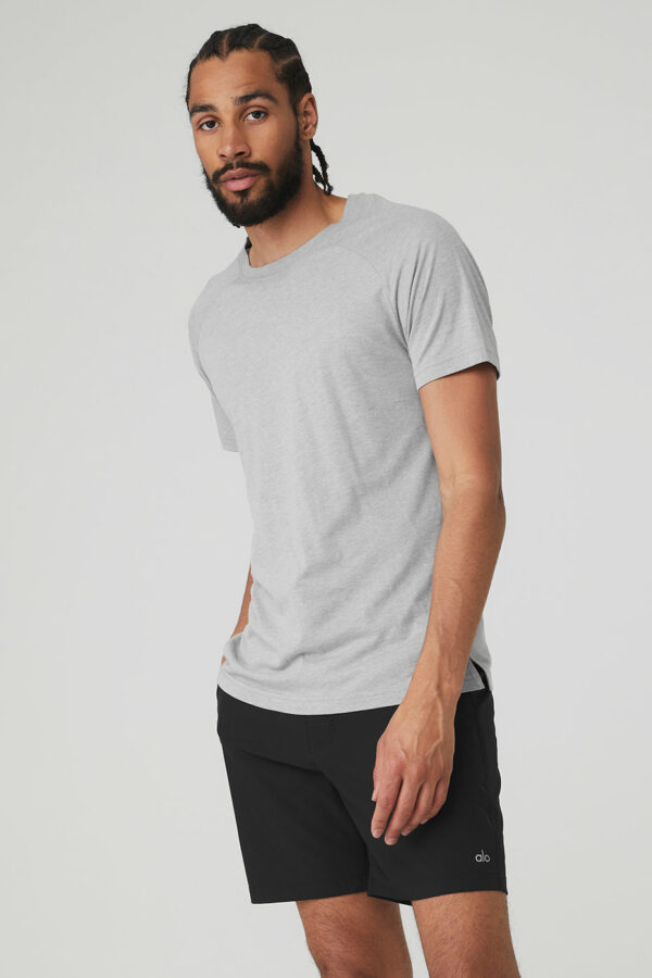 Alo Yoga | The Triumph Crew Neck T-Shirt in Athletic Heather Grey