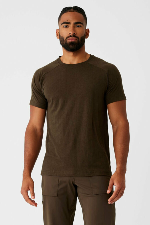 Alo Yoga | The Triumph Crew Neck T-Shirt in Espresso Brown