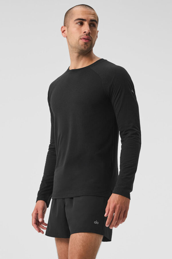 Alo Yoga | Triumph Long Sleeve T-Shirt in Black