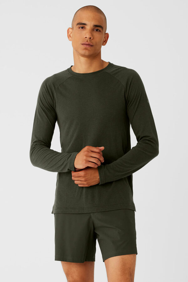 Alo Yoga | Triumph Long Sleeve T-Shirt in Stealth Green