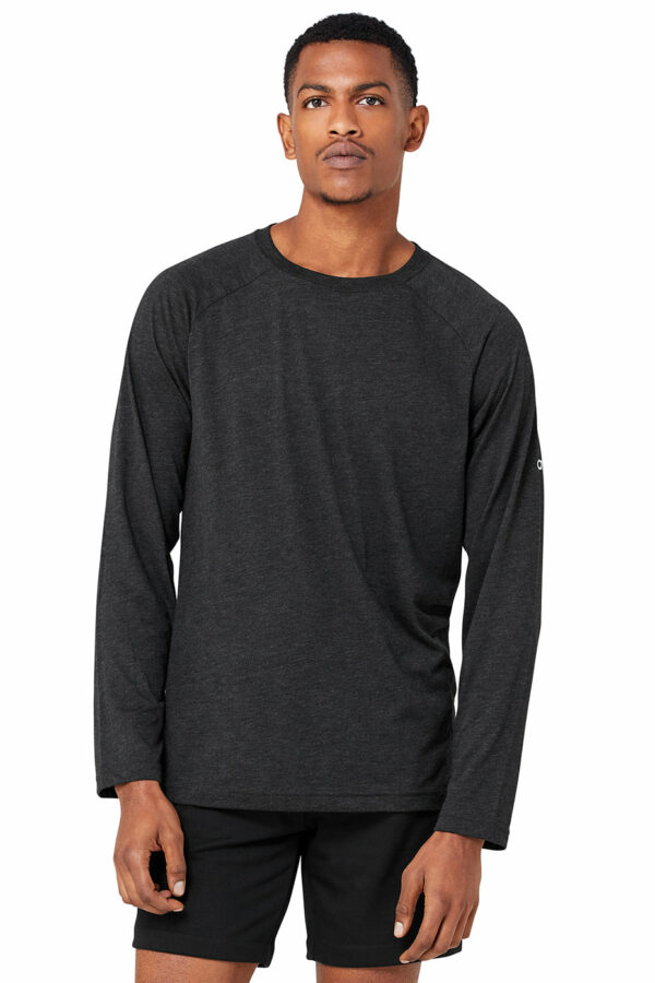 Alo Yoga | Triumph Long Sleeve T-Shirt in Black Heather