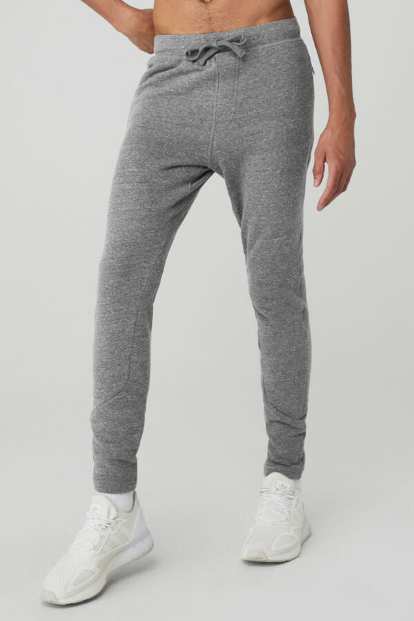 Alo Yoga | The Triumph Sweatpant in Grey Triblend