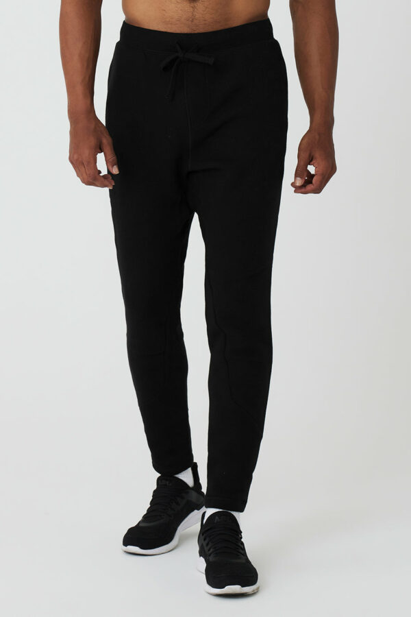 Alo Yoga | The Triumph Sweatpant in Black