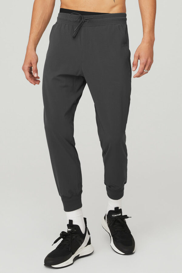 Alo Yoga | Co-Op 7/8 Pants in Anthracite Grey