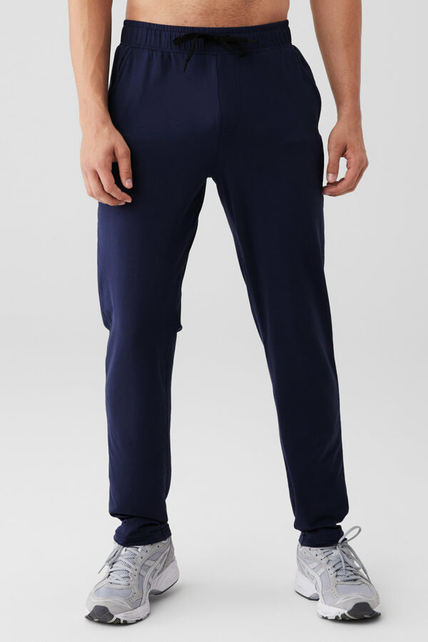 Alo Yoga | Conquer Pulse Pants in Navy Blue