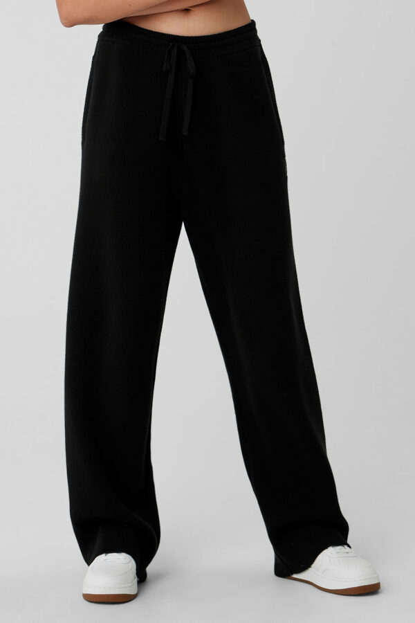 Alo Yoga | Scholar Straight Leg Sweatpant in Black