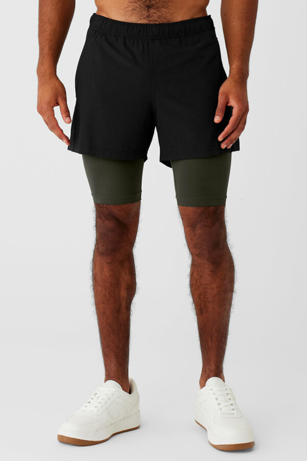 Alo Yoga | 5" Revival 2-in-1 Short in Black/Stealth Green