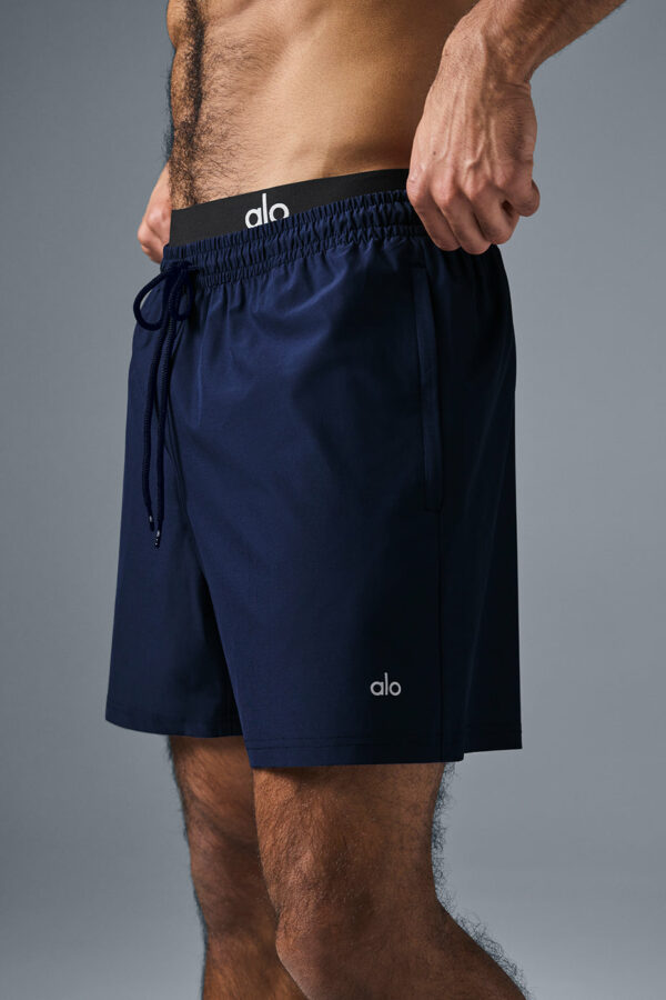 Alo Yoga | 7" Circuit Short in Navy Blue