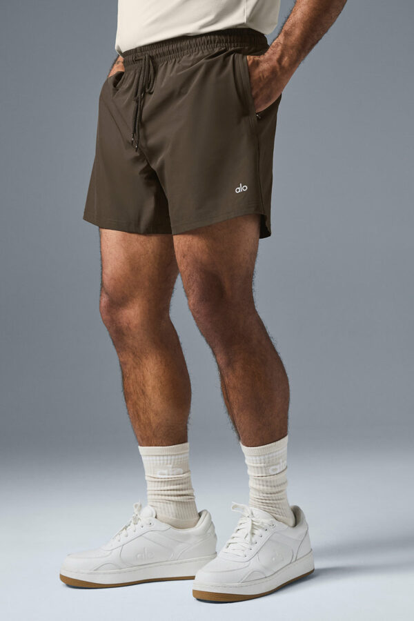 Alo Yoga | 7" Circuit Short in Espresso Brown