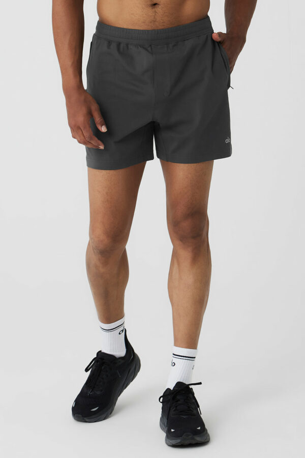 Alo Yoga | 7" Conquer React Performance Short in Anthracite Grey