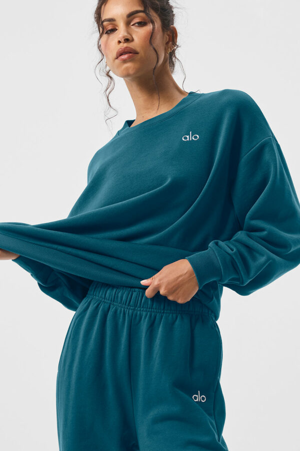 Alo Yoga | Accolade Crewneck Neck Pullover Top in Oceanic Teal Blue