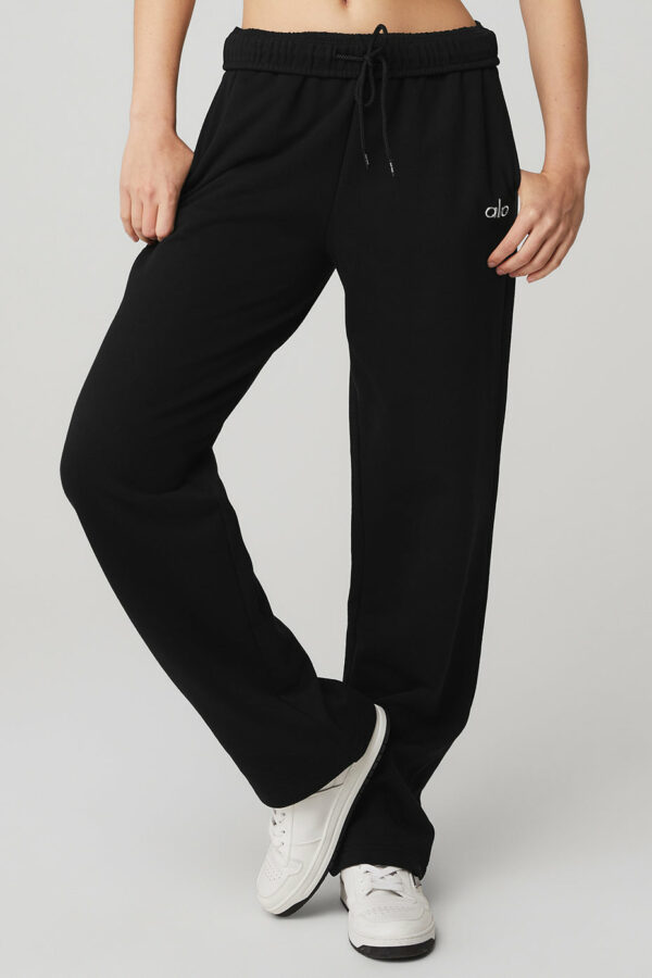 Alo Yoga | Accolade Straight Leg Sweatpant in Black