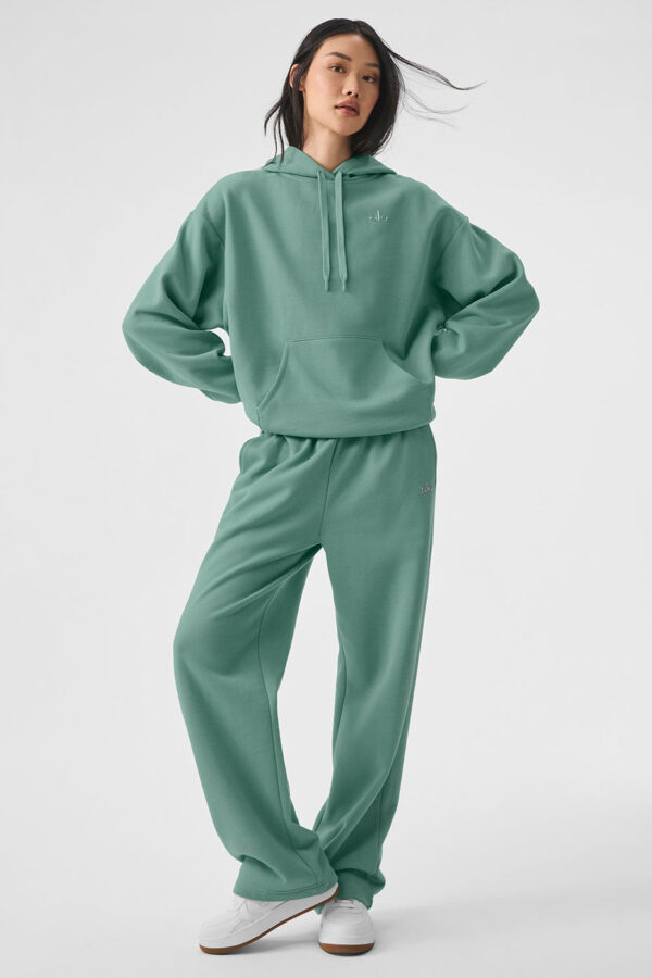 Alo Yoga | Accolade Straight Leg Sweatpant in Botanical Green