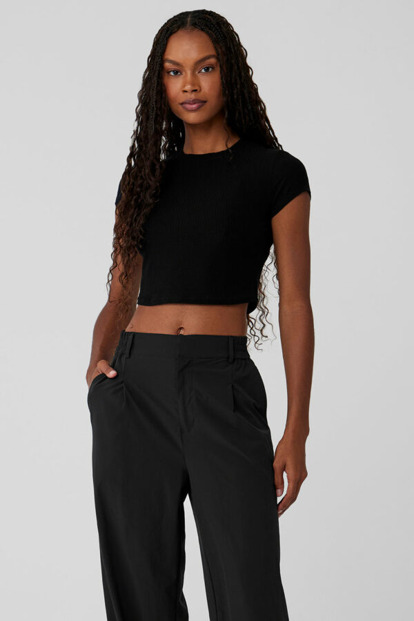 Alo Yoga | Ribbed Sea Coast Cropped Short Sleeve T-Shirt in Black