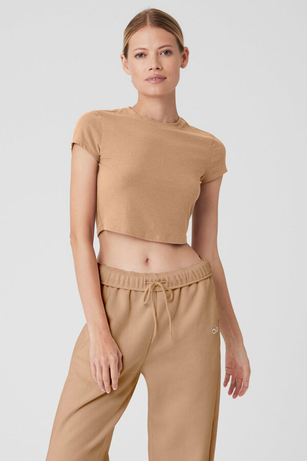 Alo Yoga | Ribbed Sea Coast Cropped Short Sleeve T-Shirt in Toasted Almond Beige