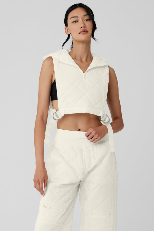 Alo Yoga | Cropped Snowrider Sleeveless Puffer Top in Ivory White