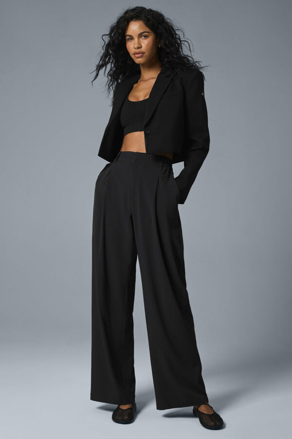 Alo Yoga | Cropped First-Class Blazer Jacket in Black