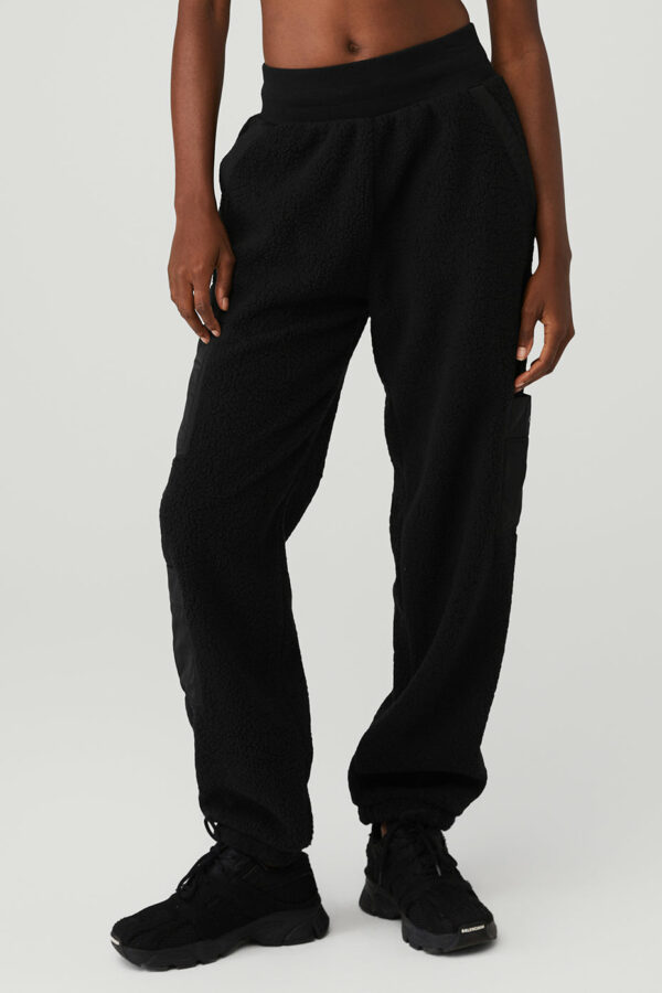 Alo Yoga | Micro Sherpa High-Waist Solstice Sweatpant in Black