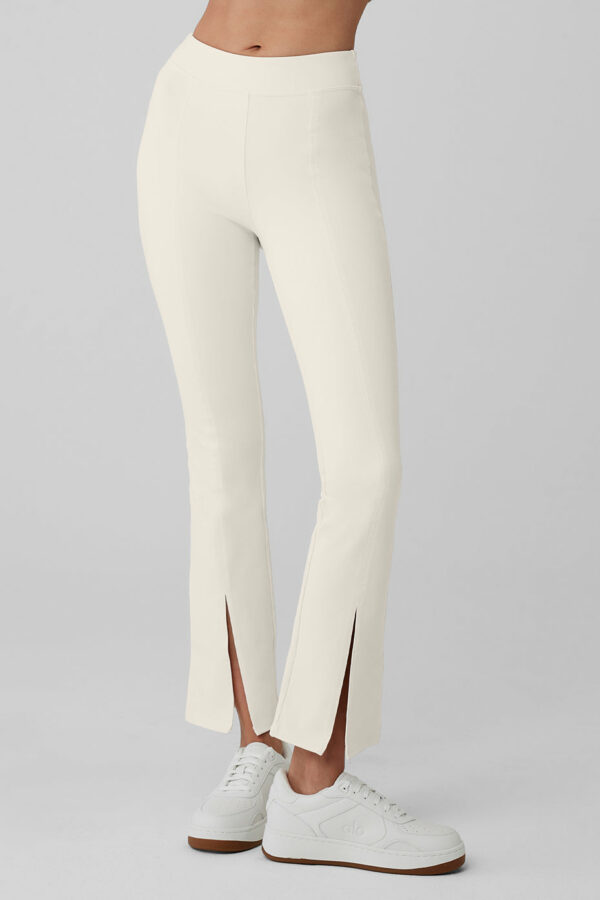 Alo Yoga | Airbrush High-Waist 7/8 Flutter Legging in Ivory White