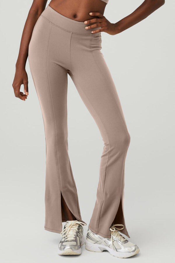 Alo Yoga | Airbrush High-Waist 7/8 Flutter Legging in Taupe Beige