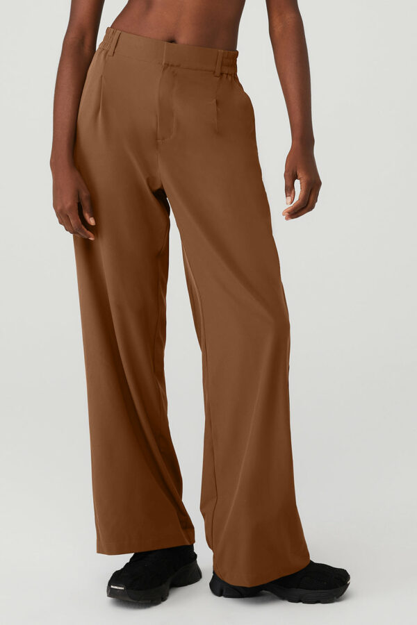 Alo Yoga | High-Waist Pursuit Trouser in Cinnamon Brown