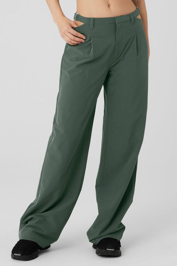 Alo Yoga | Mid-Rise Showdown Trouser in Dark Cactus Green