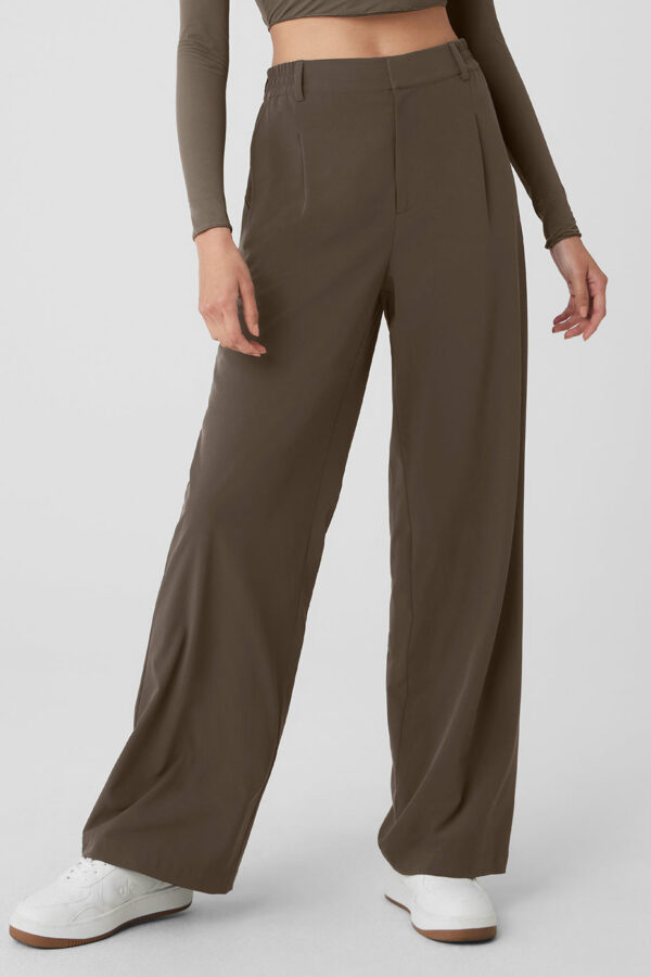 Alo Yoga | High-Waist Pursuit Trouser in Olive Tree Brown