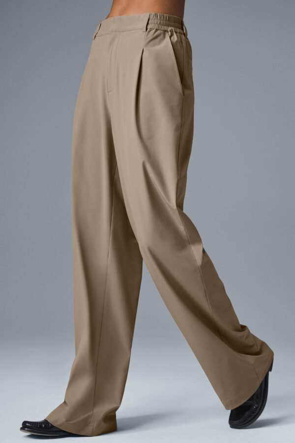 Alo Yoga | High-Waist Pursuit Trouser (Long) in Gravel Beige