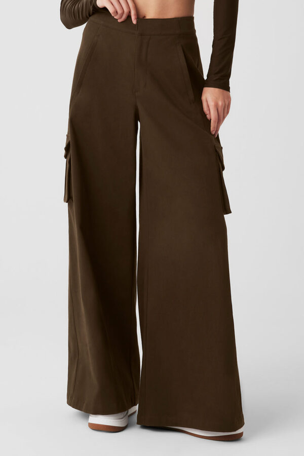 Alo Yoga | Wide Leg Cargo Show Off Trouser in Espresso Brown