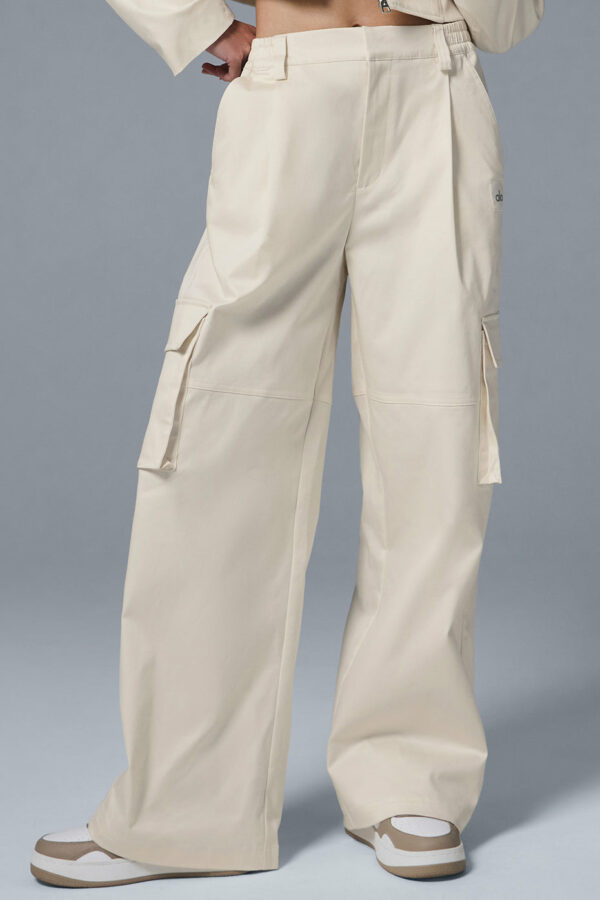 Alo Yoga | High-Waist Night Out Cargo Trouser in Ivory White