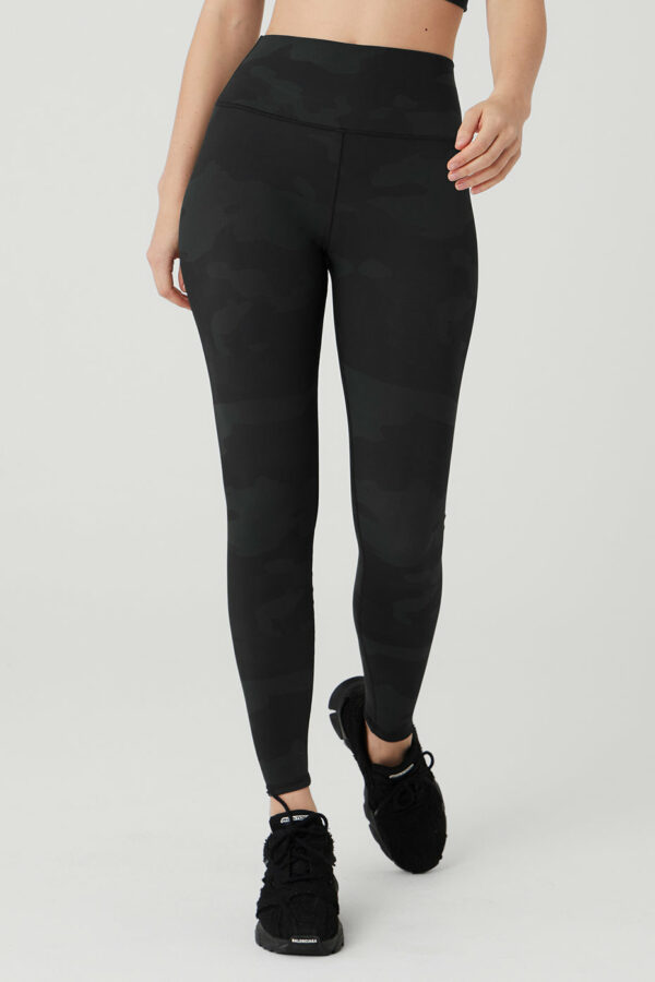 Alo Yoga | High-Waist Camo Vapor Legging in Black Camouflage