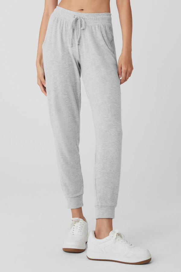 Alo Yoga | Soho Sweatpant in Athletic Heather Grey