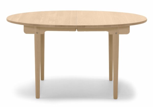 Carl Hansen & Son | CH337 Round Table - Oiled Oak